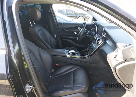 2016 Mercedes-Benz Glc 300 z USA, uszkodzony, nr VIN WDC0G4JB1GG114514